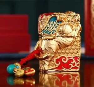 Accendino Zippo olio tigre oro nuovo con scatola - Foto 1 di 9