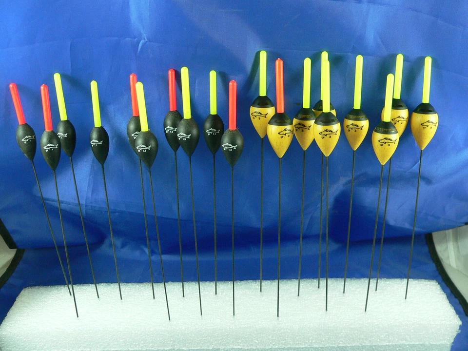 19 Galleggianti Alan Starlight 4,5 deriva carbonio 2x4gr 7x3gr 6x1,5gr 4x1gr G24 - Immagine 1 di 1