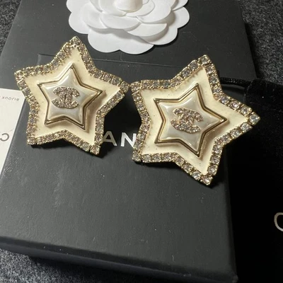 AUTÉNTICOS PENDIENTES CHANEL CC Mark BIG STAR Foto 1 de 4