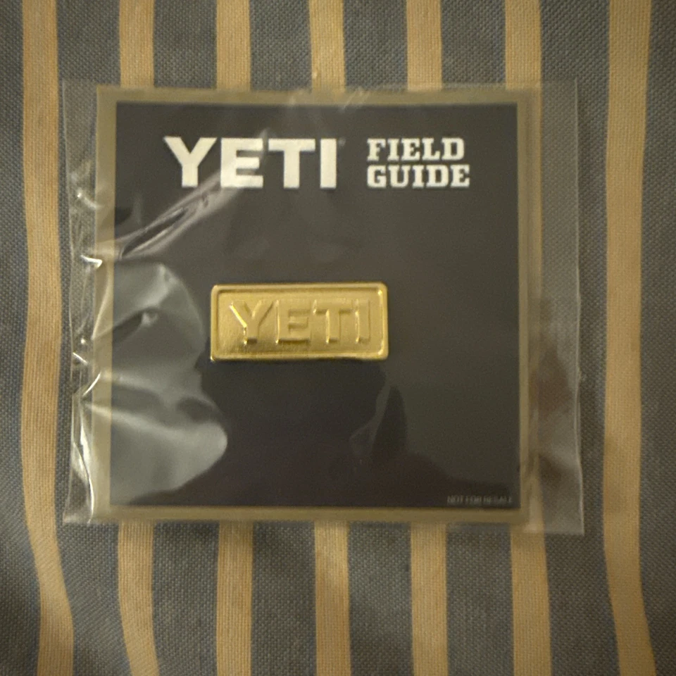 Pin guía de campo YETI - Color dorado🥇 - NUEVO CON ETIQUETAS RARO artículo de coleccionista difícil de encontrar Foto 1 de 1