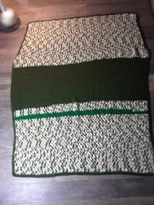 Vitg Afghan Handmade Häkel Überwurf Decke Grün Weiß Tight Knit Splash 55 x 38 - Bild 1 von 4