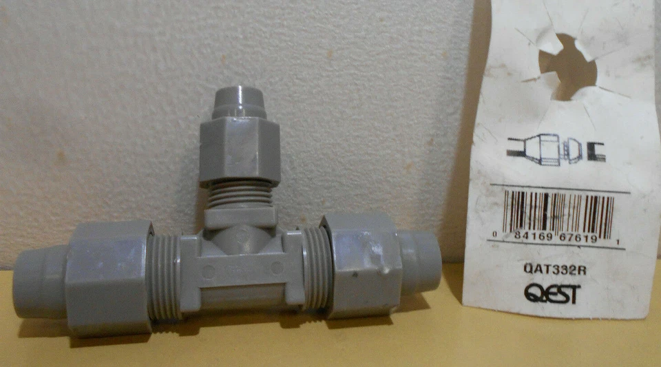 Lot of 2 New TEE QEST 1/2 X 1/2 X 3/8 CTS QAT332R - Image 1 of 1