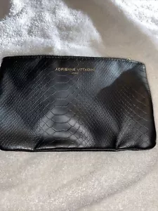 Adrienne Vittadini Black Charging Wallet Wristlet - iPhone Usb - C - Picture 1 of 5