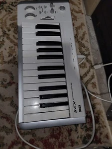 KORG K25 MIDI Studio Controller  Keyboard Clean for parts or repair as is - Picture 1 of 5