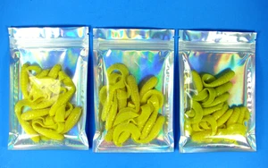 30 larvas de plástico suave cola rizada amarilla 2,5" cebo para lubina trucha mierda - Imagen 1 de 2