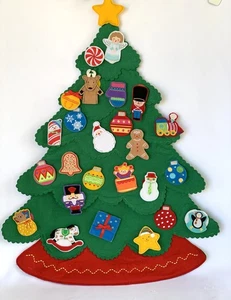 hallmark keepsake 2004 Kids Countdown To Christmas Advent Calendar Felt Tree - Picture 1 of 9
