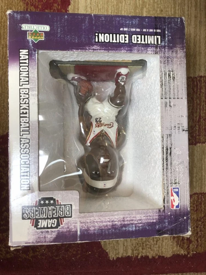 2003 Upper Deck Game Breakers Lebron James figura de acción estatua novato Foto 1 de 1
