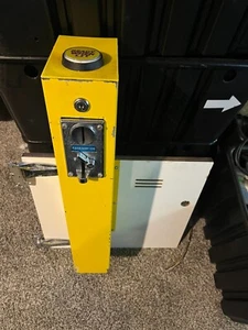 Benchmark Entertainment SLAM A WINNER COIN DISPENSER FRONT PANEL WITH BUTTON - Picture 1 of 3