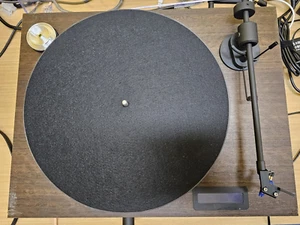 Sistema de tocadiscos todo en uno Pro-Ject JukeBox S2 Plug & Play con PIEZAS Bluetooth - Imagen 1 de 7
