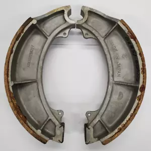 54400-15820 SUZUKI OEM NOS FRONT BRAKE SHOE SET 68-78 T500 TITAN GS400,X - Foto 1 di 7