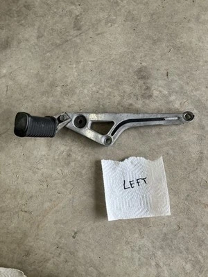 Yamaha XJ650 1982 Maxim estriberas traseras izquierda derecha con soporte Foto 1 de 2