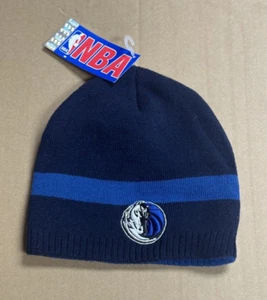 Cappello Vintage NBA Dallas Mavericks Logo Ricamato NBA Beanie Maglia Nero Nuovo con etichette RARO - Foto 1 di 2