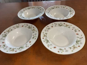 4 zuppiere vintage anni 70 Royal Doulton crema fragola bordo piatto 8 in TC1118 - Foto 1 di 4