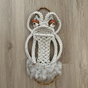 VTG 1970's Macrame Frog Wall Art Towel Holder Large Ceramic Bead Eye Retro Boho - Picture 1 of 3