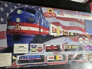 2004 LIFE LIKE ShopRite HO treno set saluto all'America raro. (scatola aperta) - Foto 1 di 15