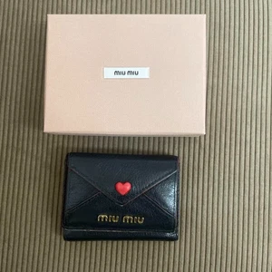 MIU MIU Mini Cartera Compacta Madras Carta de Amor Corazón Monedero Negro con CAJA - Imagen 1 de 6