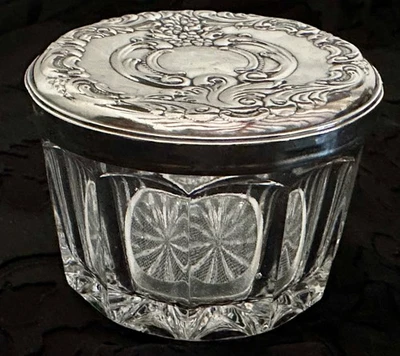 Frasco de cristal antigo corte vaidade/cômoda prata esterlina tampa repousse Wallace - Imagem 1 de 4