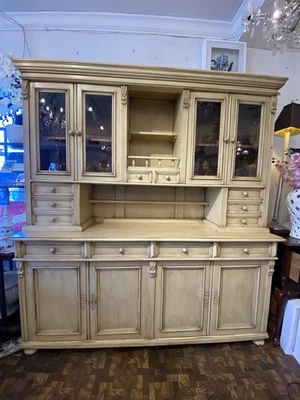 Cómoda armario de pino europeo Foto 1 de 4