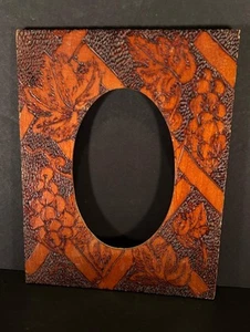 ANTIQUE PYROGRAPHY WOOD BURNED OVAL PHOTO PICTURE FRAME LEAVES & FRUIT 9" X 7" - Picture 1 of 3