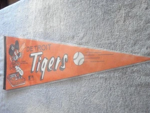 VINTAGE 1960's or 1970's DETROIT TIGERS PENNANT (30" X 12") - Picture 1 of 5
