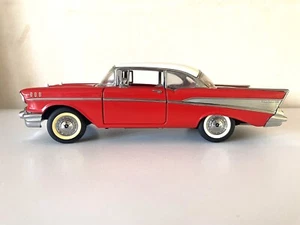 1:24 FRANKLIN MINT 1957 CHEVROLET "CHEVY" BEL-AIR, MODELLI DI PRECISIONE, SUPERB - Foto 1 di 12