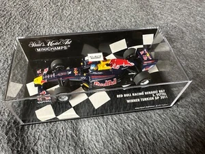 1/43 Minichamps 410110201 Red Bull Racing RB7 Sebastian Vettel 2011 Turkish GP - Picture 1 of 3