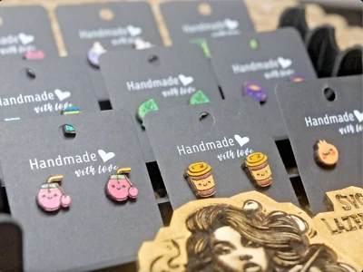 Aretes de madera hechos a mano (pintados a mano) {Compra más, ahorra más} Foto 1 de 4