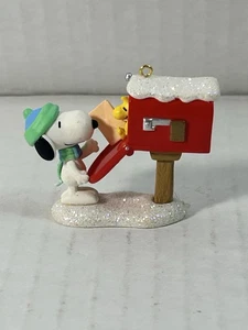 Hallmark Keepsake Adorno de Navidad Diversión de Invierno con Serie Snoopy Woodstock - Imagen 1 de 9