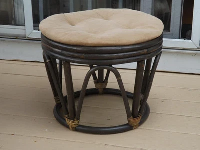 Reposapiés vintage Pier One bambú madera curvada taburete otomano boho redondo Foto 1 de 4