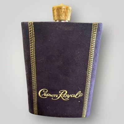 Frasco de gamuza púrpura Crown Royal adorno dorado whisky alcohol utensilios coleccionables Foto 1 de 3