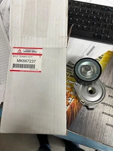 MK667237 Mitsubishi OEM Genuine TENSIONER,ALTERNATOR DRIVE - Picture 1 of 3