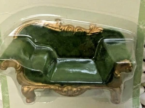 FD FAIRY GARDEN OR DOLLHOUSE RESIN ROYAL SOFA 4 1/4 X 3 - Picture 1 of 2