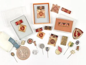 DDR, Konvolut Abzeichen aller Art - Picture 1 of 7