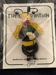 Lefton ~ The Child Within ~ HONEY BEE CHILD ~ Nuevo en embalaje original ~ Pin ~ Broche - Imagen 1 de 4