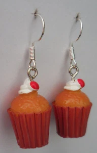DElicious vanilla cupcake! earrings cakes cupcakes bake baker retro funky cute - Picture 1 of 3