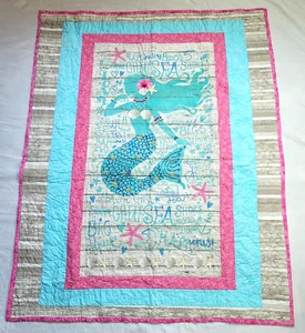 Manta Edredón Sirena Lanzamiento Playa Conchas Estrella de Mar Rosa Azul Hecha a Mano 43x52 - Imagen 1 de 11