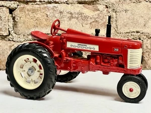 DE COLECCIÓN 1985 ERTL ROJO McCormick Farmall 350 edición especial tractor fundido a presión bonito - Imagen 1 de 8
