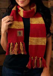 Harry Potter Vintage Hogwarts Gryffindor Scarf - Picture 1 of 1