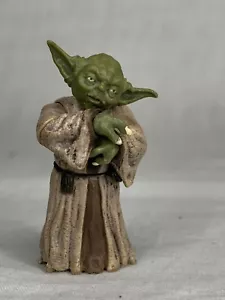 Star Wars Yoda Hasbro 2004 1.75" Action Figure - Picture 1 of 3