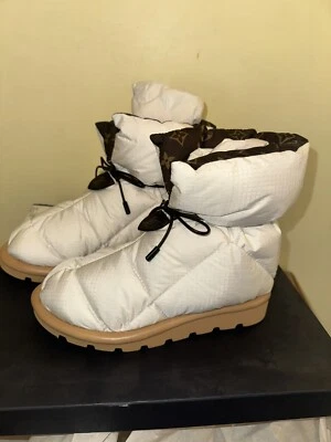 路易威登枕头靴白色Monogram花卉绗缝36EU=5.5US防水 — 第 1/4 张图片