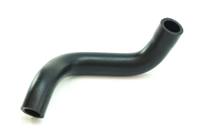Дыхательный шланг от регулирующего клапана холостого хода для BMW E23 E24 E28 E32 E34 (85-93) - Изображение 1 из 1