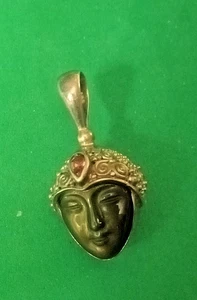 Colgante vintage de diosa de doble cara Sajen de ley y jaspe/obsidiana.  1" - Imagen 1 de 5