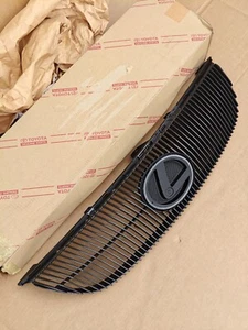 LEXUS GS FRONT GRILLE 53111-30870 - NEW - Picture 1 of 6