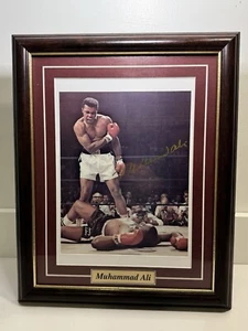 Muhammad Ali Signed Photo Facsimile with Frame - Picture 1 of 1