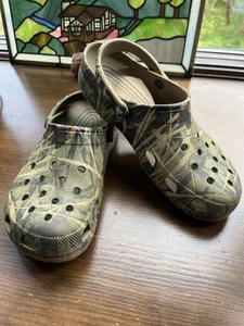 Crocs Men's 10 Women's 12 Camouflage Shoes Clogs - Picture 1 of 6