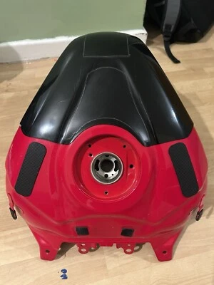 Suzuki GSXR 1000 2017 -  Fuel tank L7 - Image 1 of 3