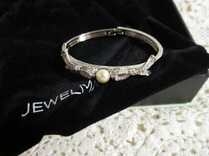 JEWELMINT Precious Pearl Bracelet Small 6 In. Wrist Silver Plated Rare Beauty! - Picture 1 of 12