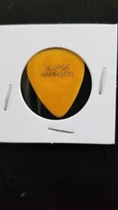 THE BEATLES / GEORGE HARRISON - TOUR KONZERT TOUR GITARRENPLEKTREN - Bild 1 von 2