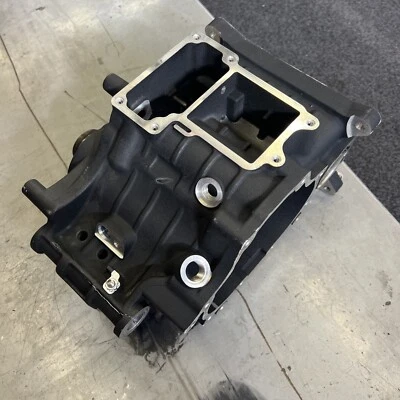 Harley Davidson Dyna Street Bob 2015 FXDB caja de transmisión dañada Foto 1 de 4