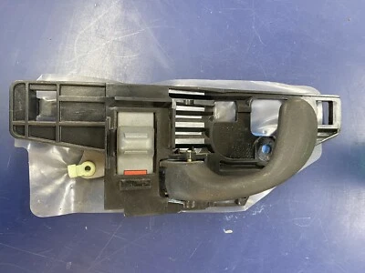 2000-2005 CHEVY BLAZER GMC JIMMY LH DRIVER SIDE DOOR HANDLE DOOR LOCK - Image 1 of 2